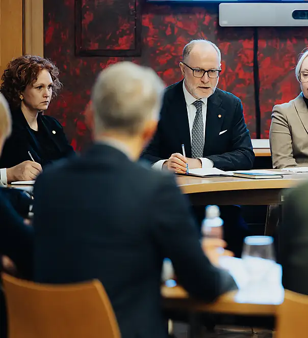 Defence industry cooperation with universities and foreign chambers discussed at Advisory Council meeting